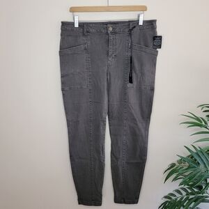 NWT Liverpool | The Ankle Cargo Skinny Jeans in Cypress Dark Olive Size 14/32